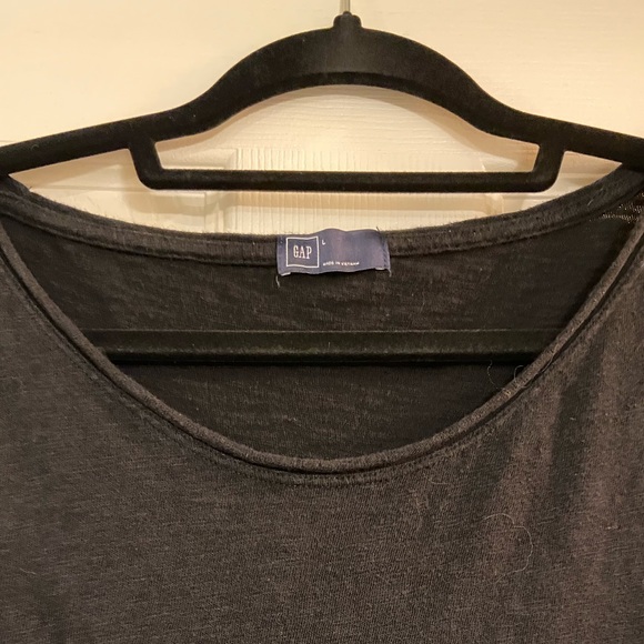 GAP Black T-shirt. Short sleeves that are rolled. Size Large. EUC. - Picture 4 of 5